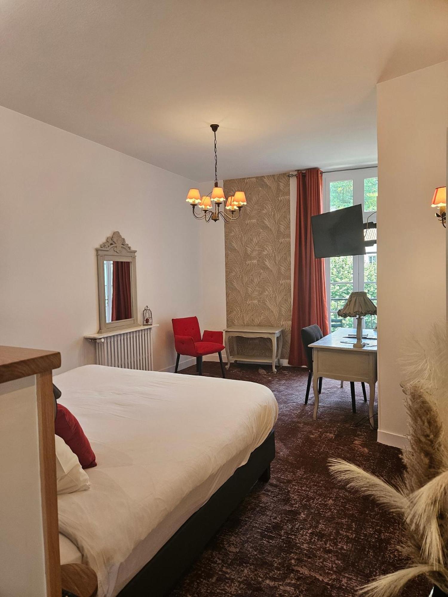 Hotel Restaurant Charbonnel Brantome Exterior photo